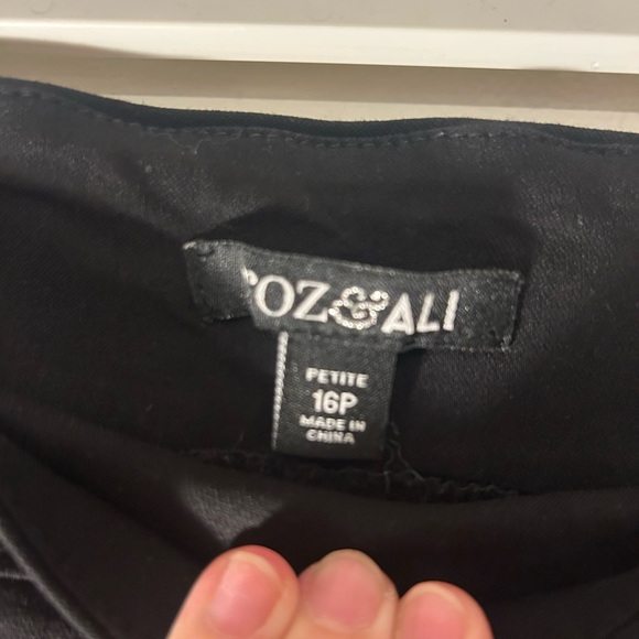 Roz & Ali Black Skinny Pants - Picture 2 of 3